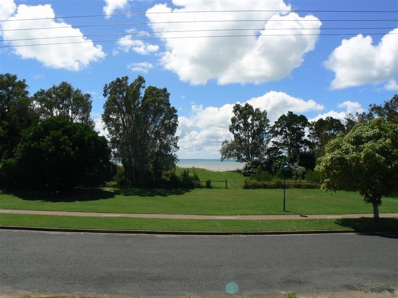 595 Esplanade, Urangan QLD 4655