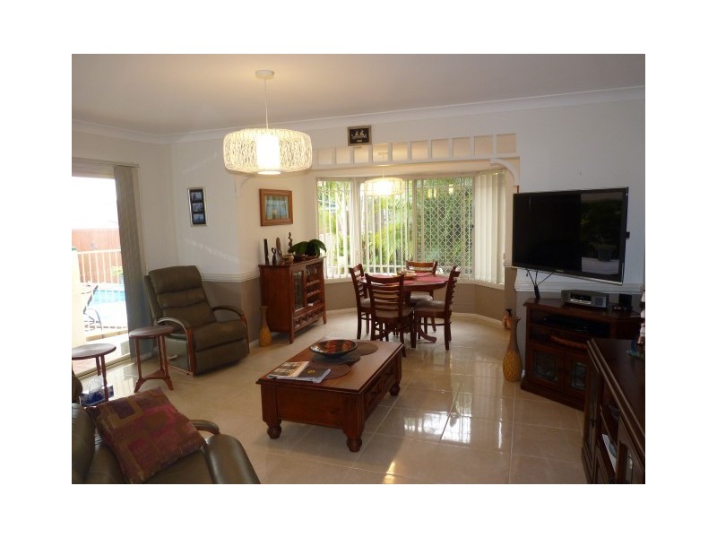 76 Murphy Street, Point Vernon QLD 4655