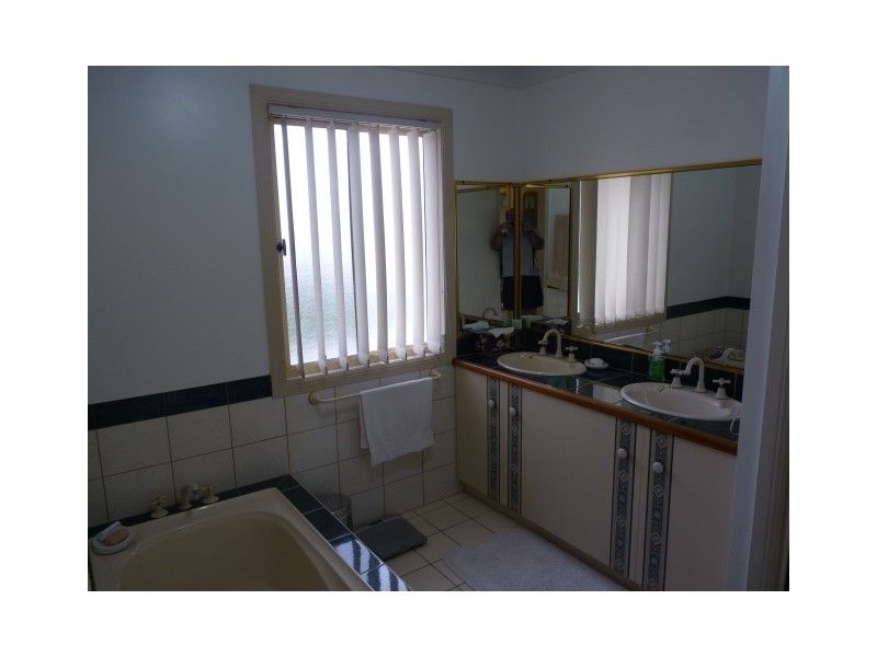 76 Murphy Street, Point Vernon QLD 4655