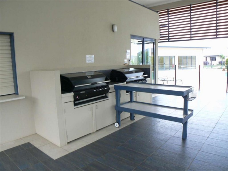 185  Noble Lakes Village, Eli Waters QLD 4655