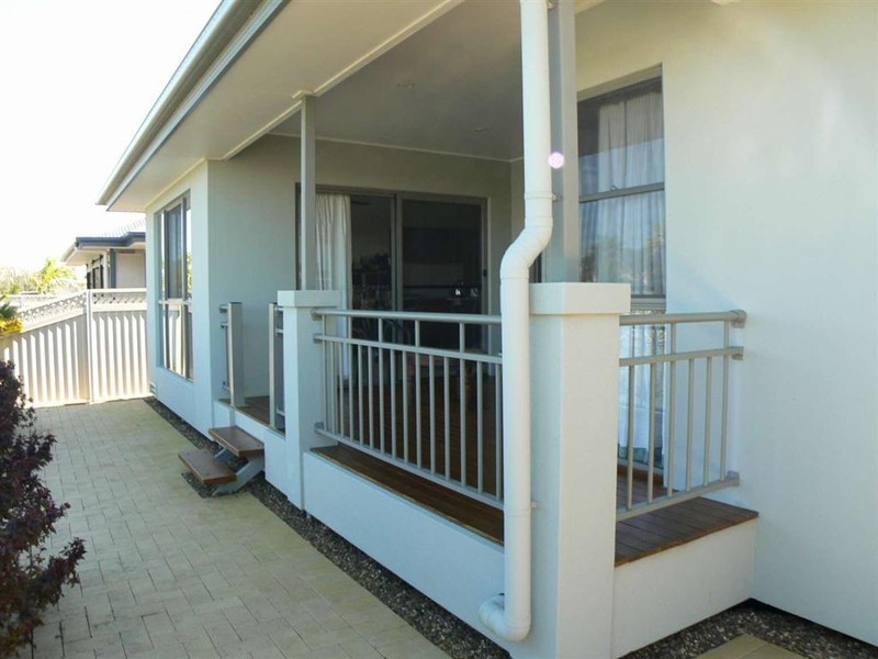 185  Noble Lakes Village, Eli Waters QLD 4655