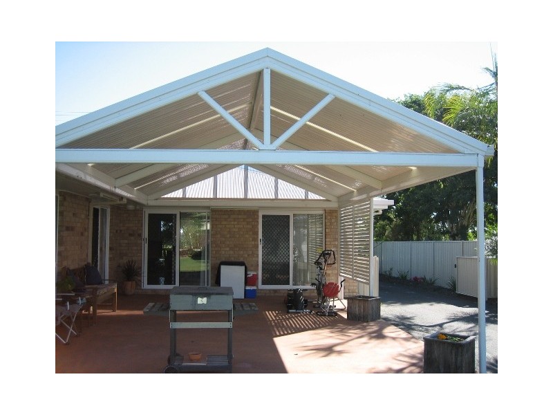 683 Boat Harbour Drive, Urangan QLD 4655
