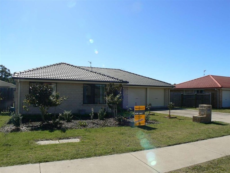 12 Moonstone Dr, Urangan QLD 4655