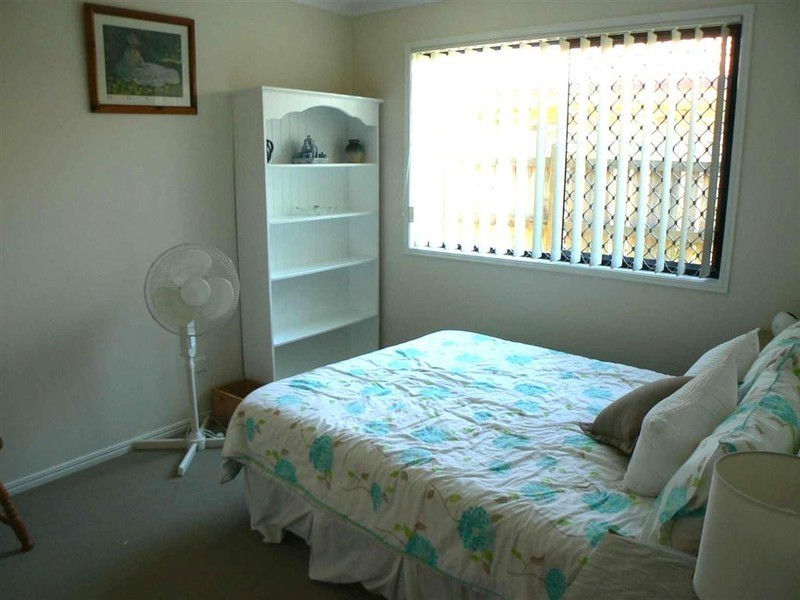 12 Moonstone Dr, Urangan QLD 4655