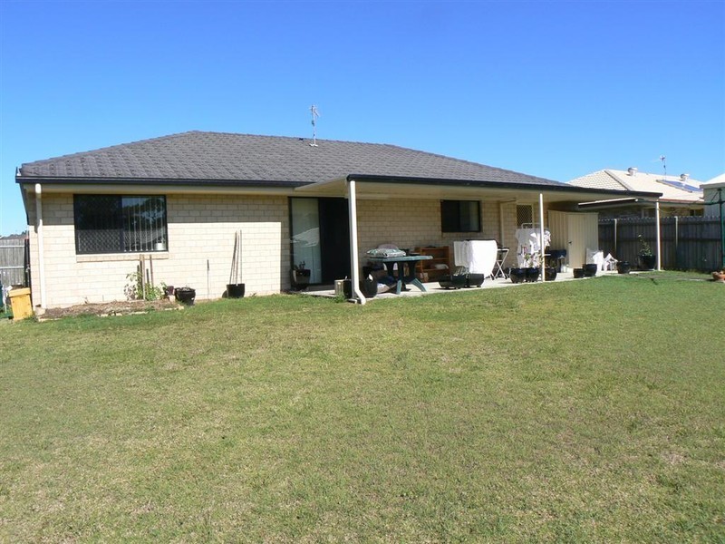 12 Moonstone Dr, Urangan QLD 4655