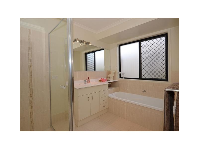 44 Picadilly Cct, Urraween QLD 4655