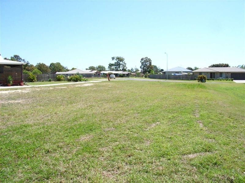 19 Lakes Blvd, Burrum Heads QLD 4659