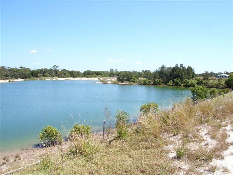 19 Lakes Blvd, Burrum Heads QLD 4659