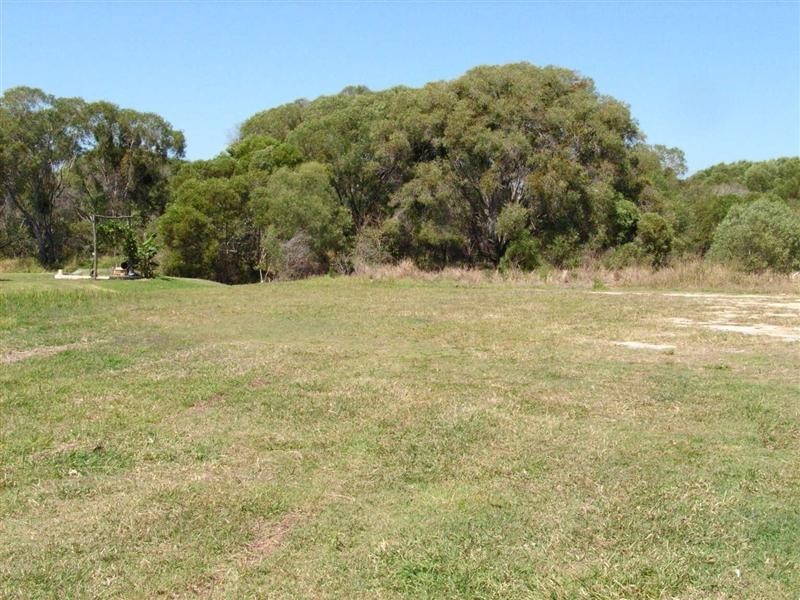 19 Lakes Blvd, Burrum Heads QLD 4659