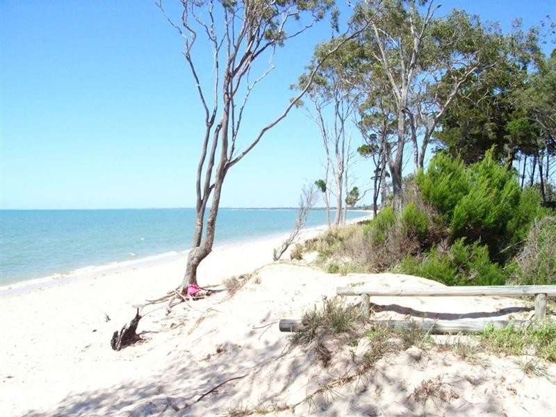 19 Lakes Blvd, Burrum Heads QLD 4659