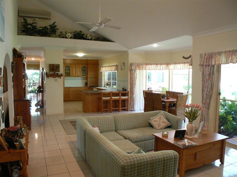 45 Wellington Crescent, Wondunna QLD 4655