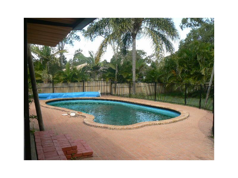 15 Burralong Dr, Wondunna QLD 4655