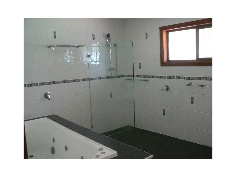 15 Burralong Dr, Wondunna QLD 4655