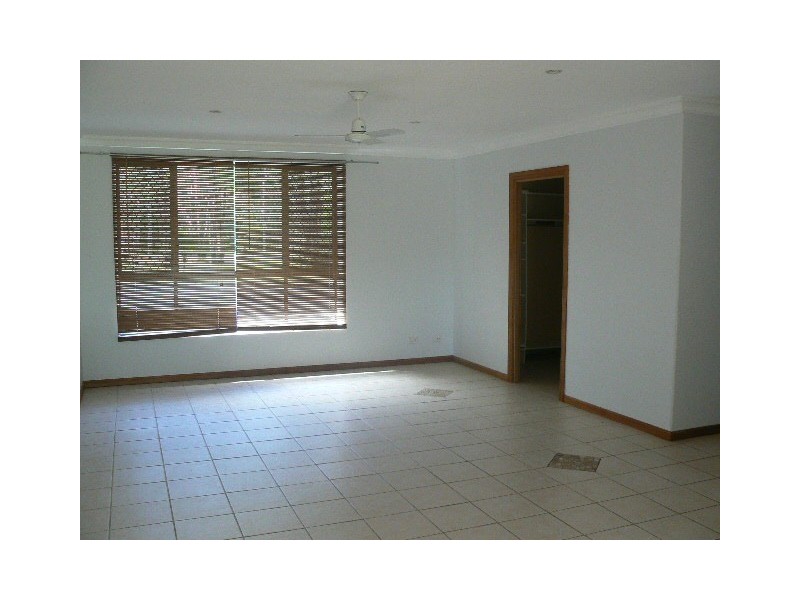 15 Burralong Dr, Wondunna QLD 4655