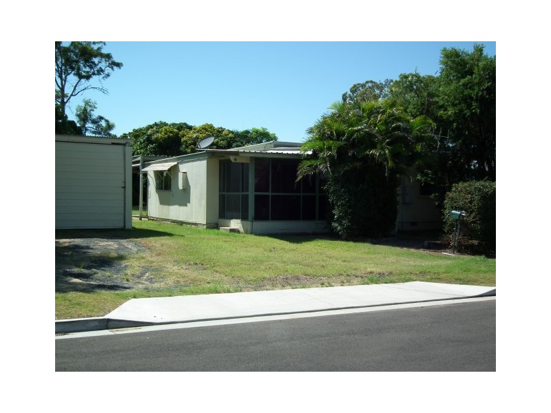 16 Hansen St, Urangan QLD 4655