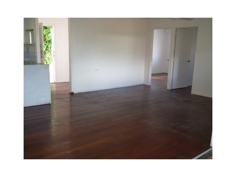 16 Hansen St, Urangan QLD 4655