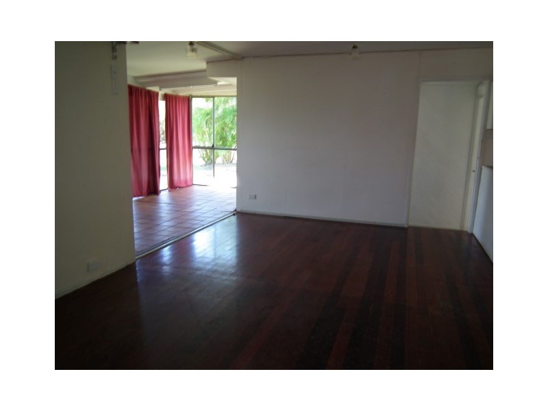 16 Hansen St, Urangan QLD 4655
