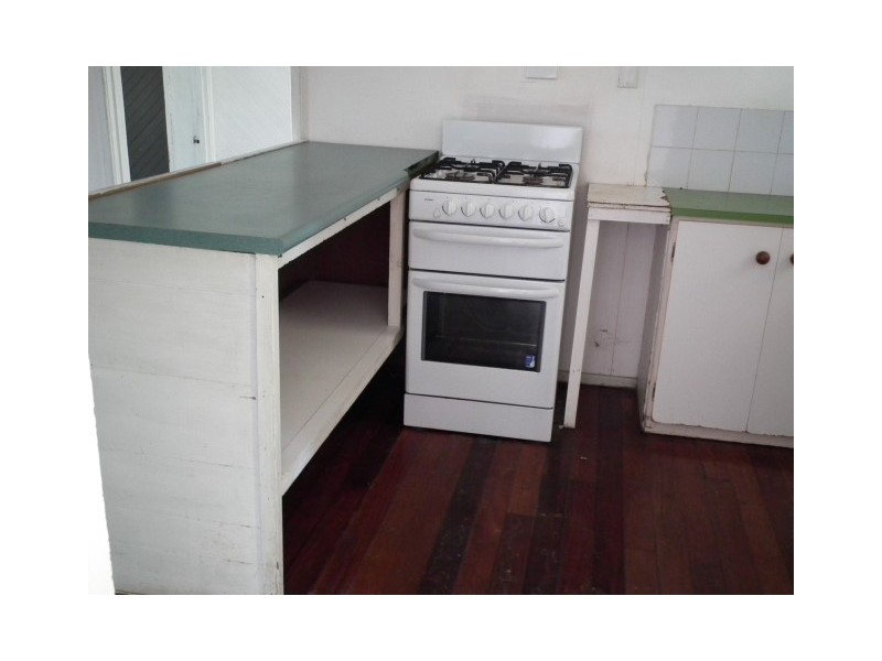 16 Hansen St, Urangan QLD 4655