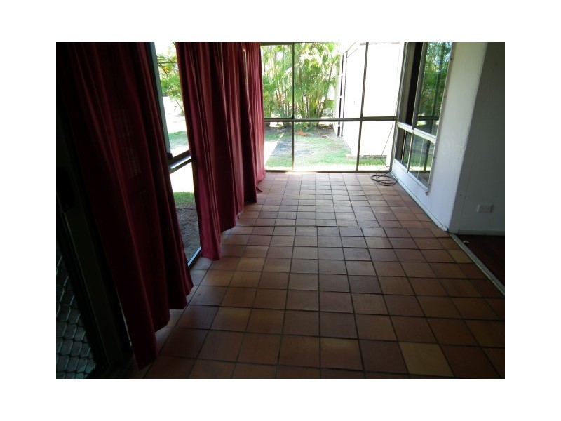 16 Hansen St, Urangan QLD 4655