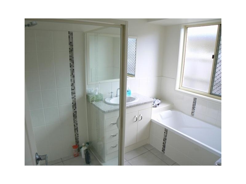 10 Bayley Ct, Urraween QLD 4655