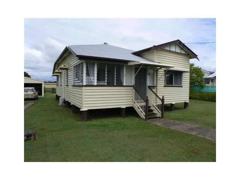 32 Robertson St, Torbanlea QLD 4662