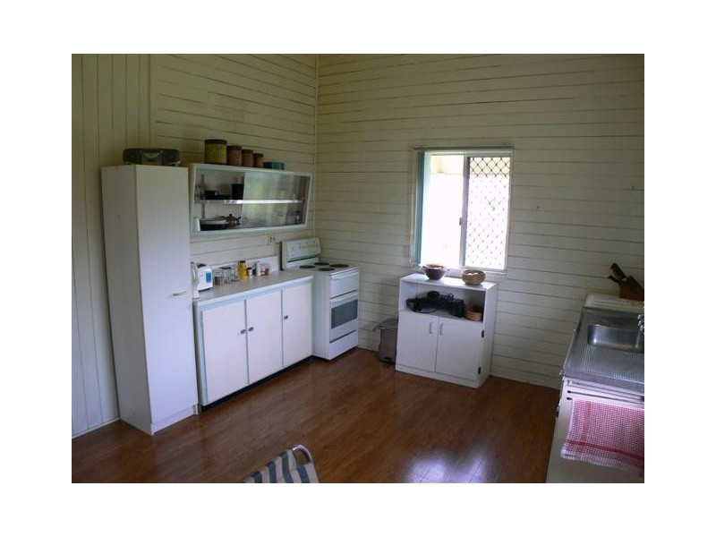 32 Robertson St, Torbanlea QLD 4662