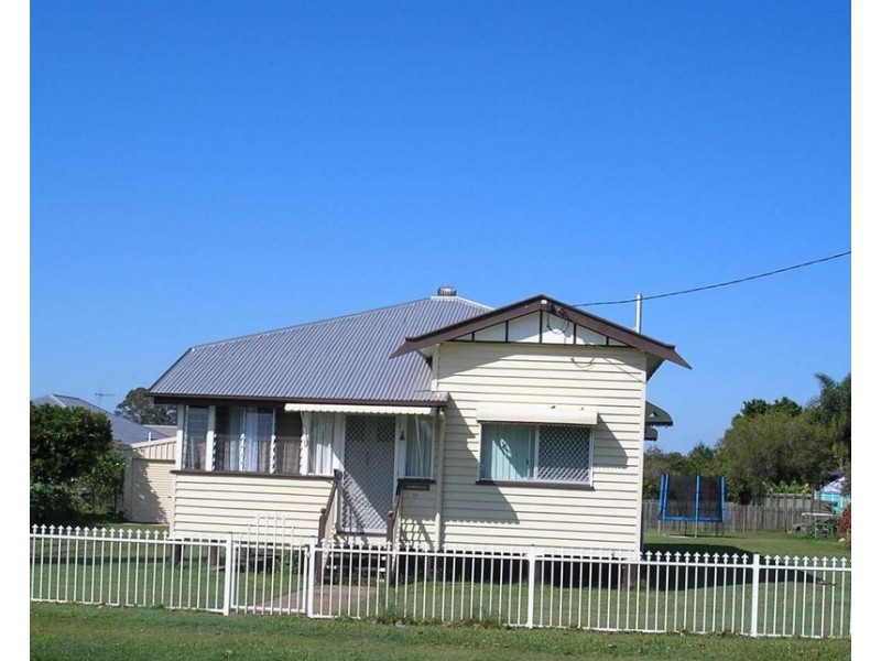 32 Robertson St, Torbanlea QLD 4662