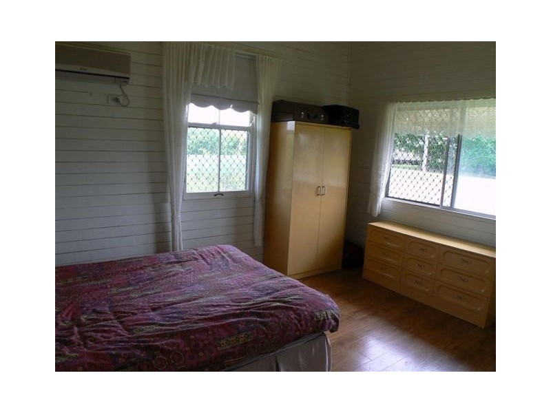 32 Robertson St, Torbanlea QLD 4662