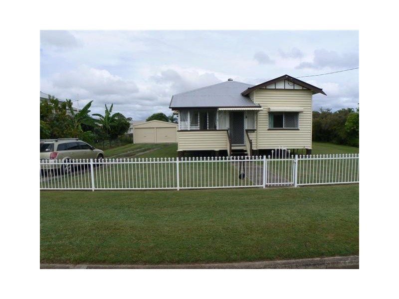 32 Robertson St, Torbanlea QLD 4662