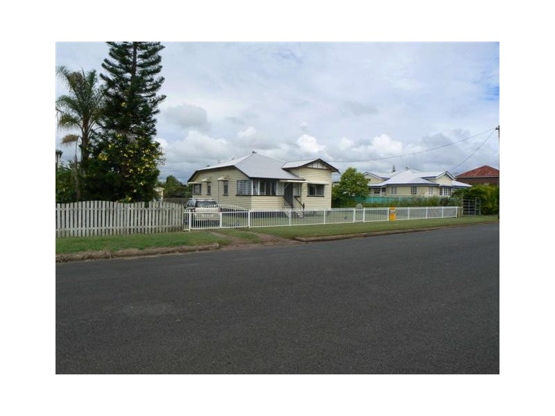 32 Robertson St, Torbanlea QLD 4662