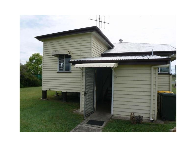 32 Robertson St, Torbanlea QLD 4662