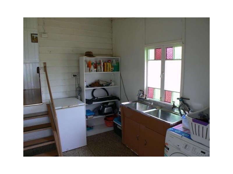 32 Robertson St, Torbanlea QLD 4662