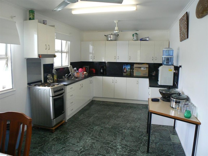 49  Helsham St, Point Vernon QLD 4655