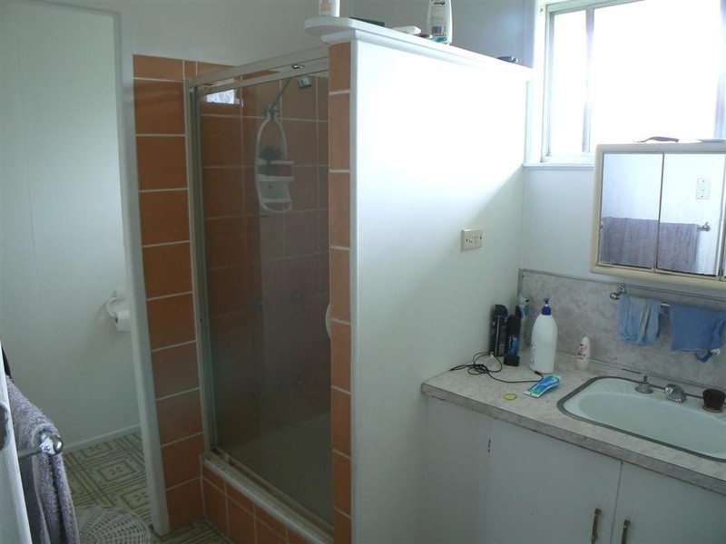 49  Helsham St, Point Vernon QLD 4655
