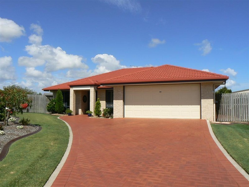 8 Pembridge Cct, Urraween QLD 4655