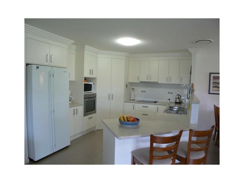 8 Pembridge Cct, Urraween QLD 4655