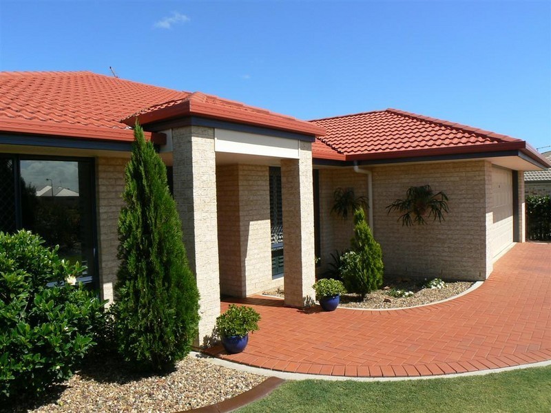 8 Pembridge Cct, Urraween QLD 4655