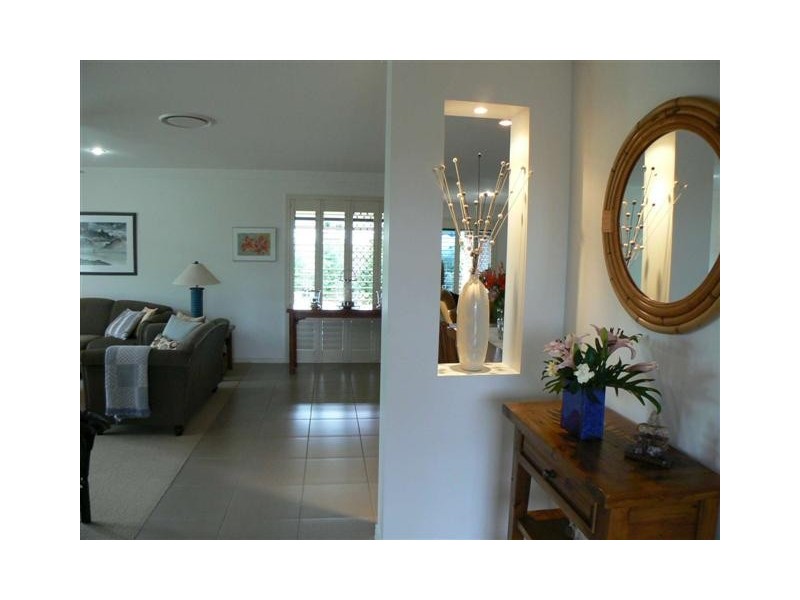 8 Pembridge Cct, Urraween QLD 4655