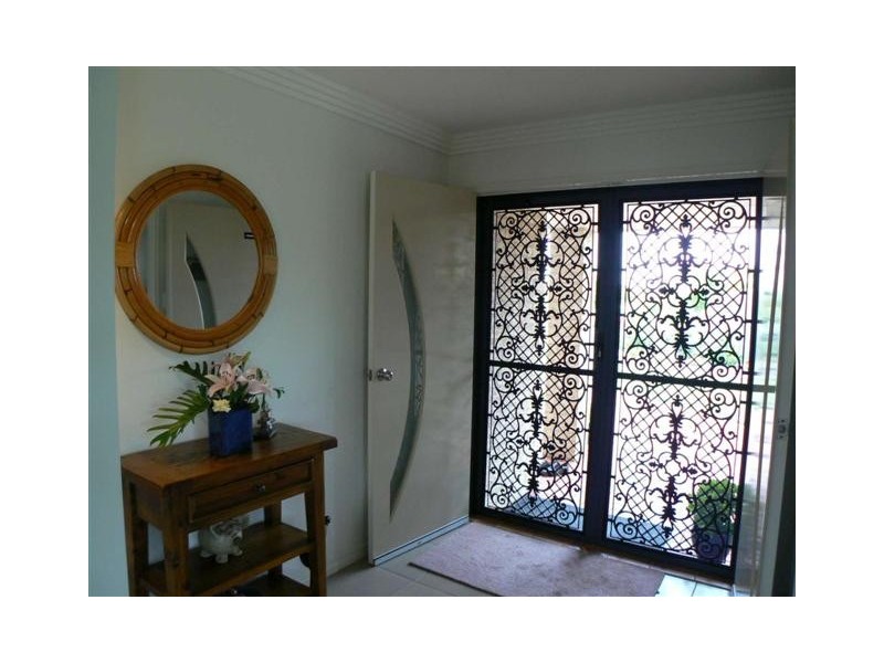 8 Pembridge Cct, Urraween QLD 4655