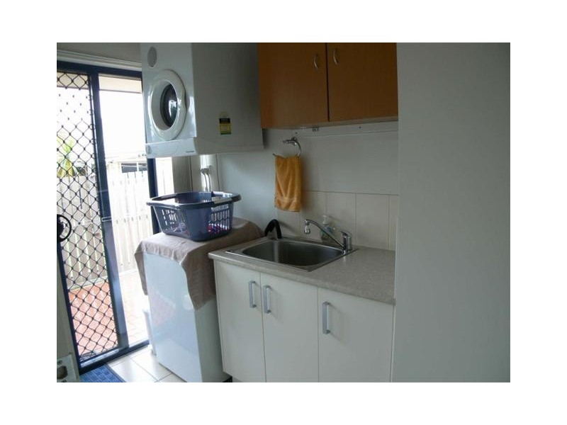 8 Pembridge Cct, Urraween QLD 4655