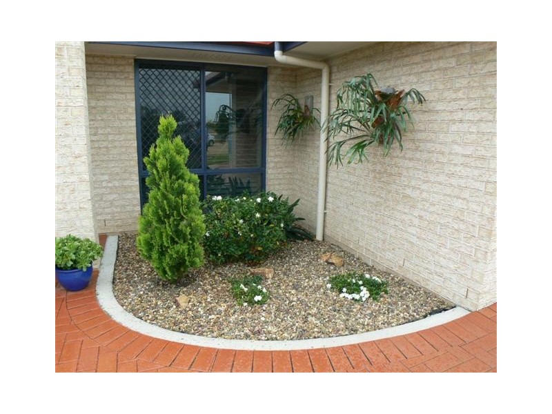 8 Pembridge Cct, Urraween QLD 4655