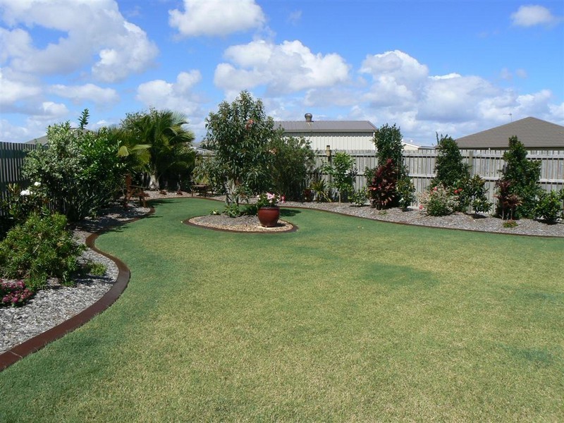 8 Pembridge Cct, Urraween QLD 4655