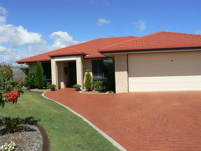8 Pembridge Cct, Urraween QLD 4655