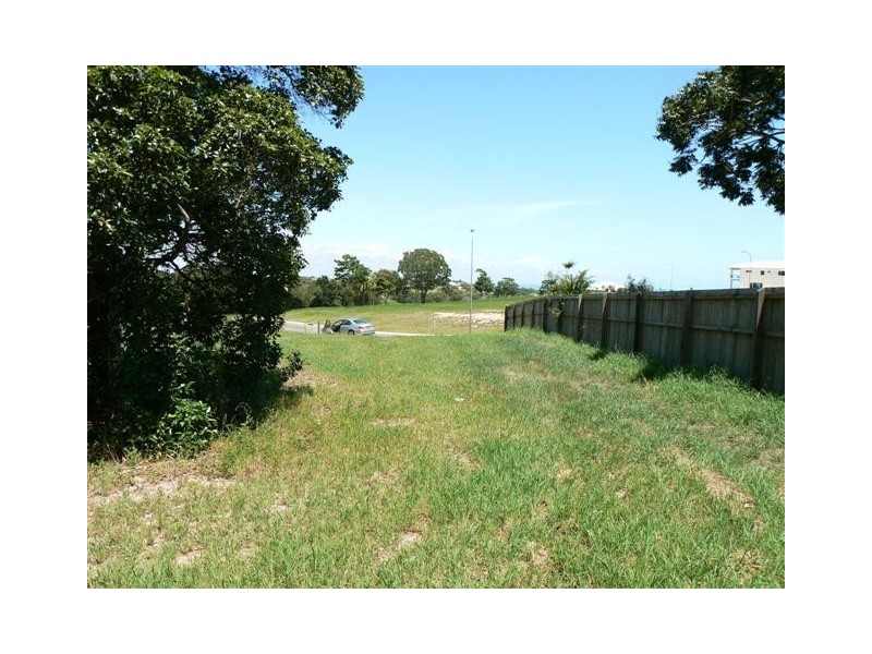 4 Woodgate Ave, Craignish QLD 4655