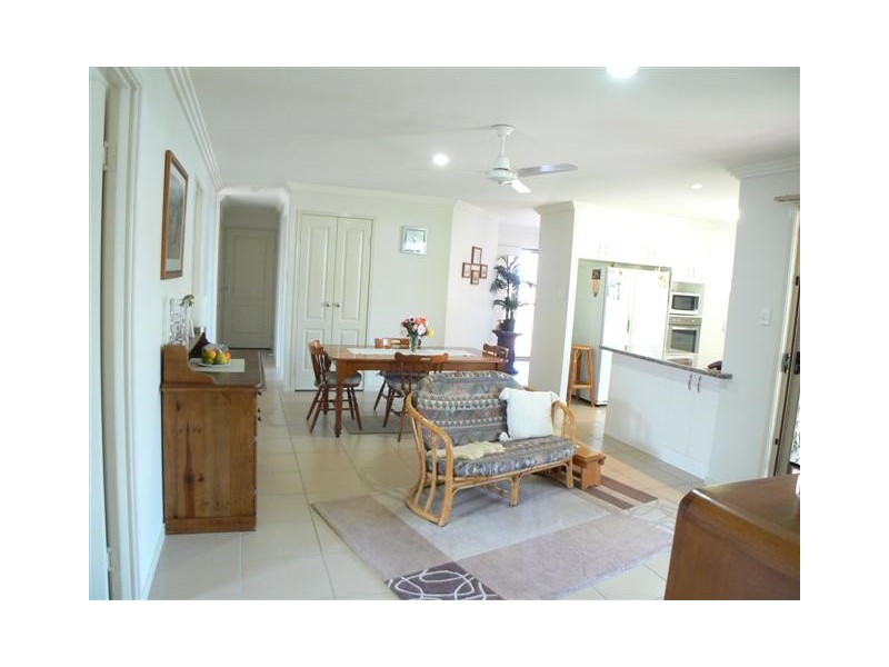 10 Picadilly Cct, Urraween QLD 4655