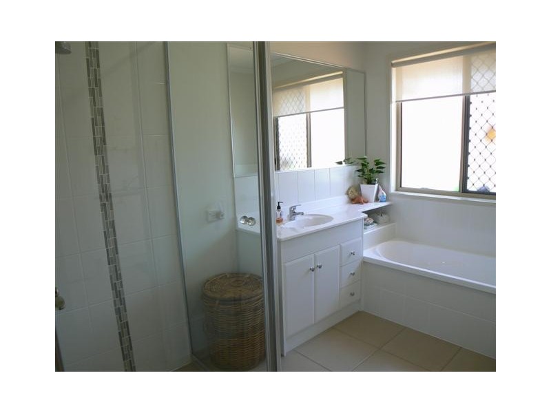 10 Picadilly Cct, Urraween QLD 4655