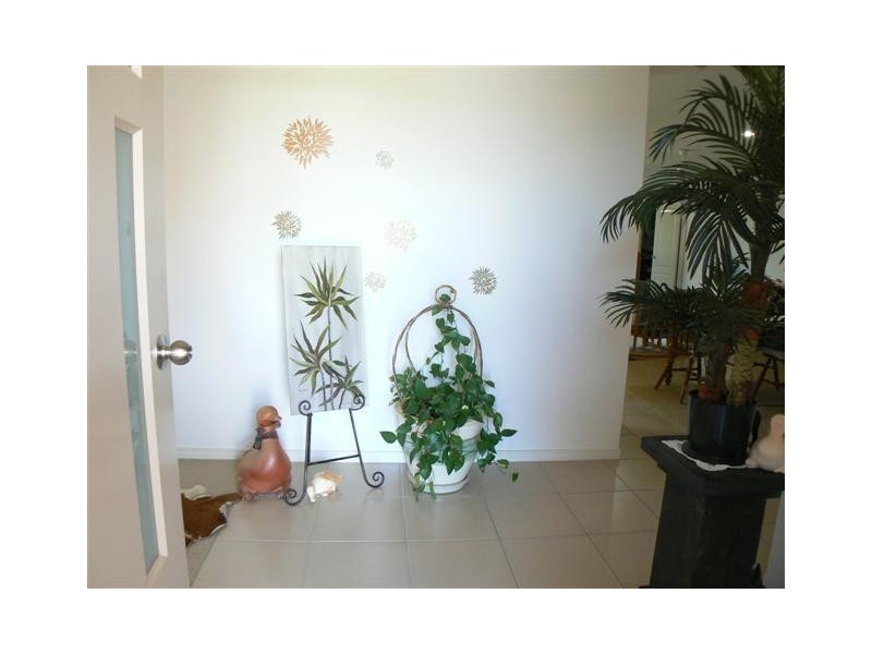 10 Picadilly Cct, Urraween QLD 4655