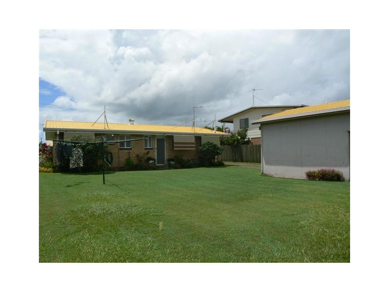 7 Cooloola Cres, Urangan QLD 4655