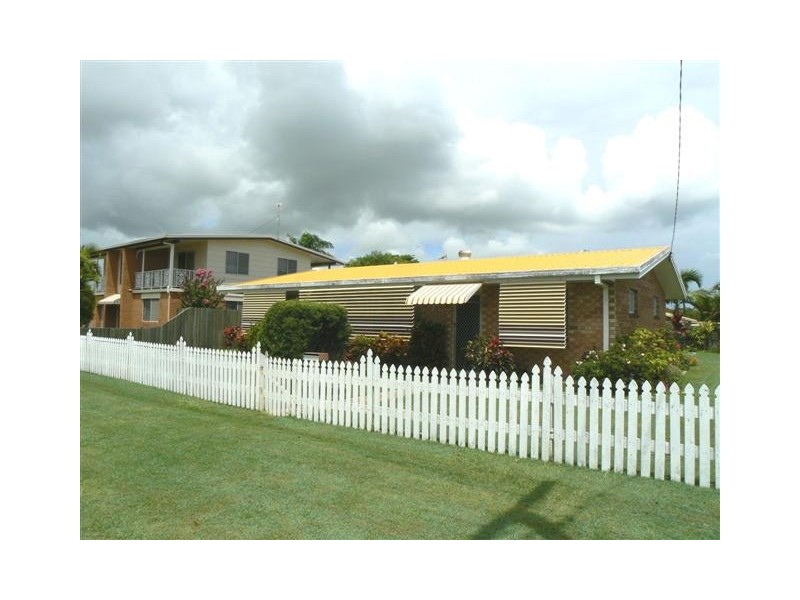 7 Cooloola Cres, Urangan QLD 4655