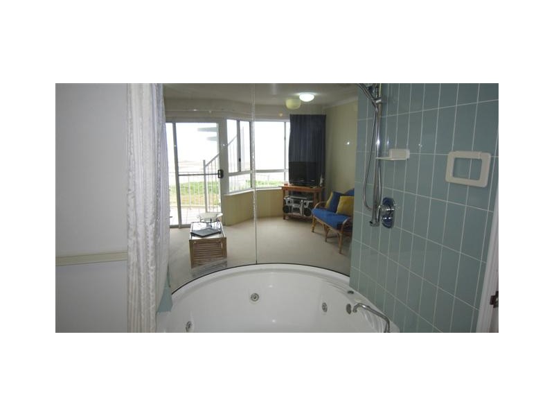 Unit 168 Great Sandy Straits, Urangan QLD 4655